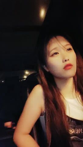 没毛白虎萝莉全程露脸跟小哥玩车震，让小哥放在后备箱脱光了玩逼揉奶子，口交大鸡巴抱着抽插浪叫呻吟不止2